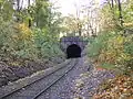 Corte de terreno para ferrovia na República Checa.
