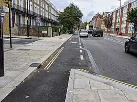 Trottoir traversant à Londres.