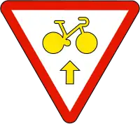 Cyclistes autorisés à aller tout droit en cédant le passage (M12b)