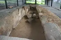 gallery_grave