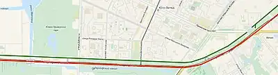 The side road (green line, tagged as side_road=double) runs independently of the main carriageway (red line). We can consider side roads as full-fledged duplicate (Russian: дублёр).