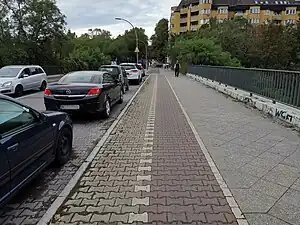 surface – neighboring traffic areas are made of different road surfaces, paving, etc. This symbolic form of demarcation is often used on combined cycle- and footways and it can happen at any time that pedestrians swerve onto the cycleway part.