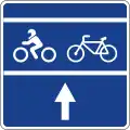 Señal usada en España que indica una parada avanzada para motos y ciclistas.