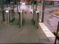 tactile_paving=incorrect - The paving is not where you walk - You don't find the door.
