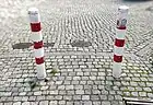 sett:length=0.1 small stone paving (stone size around 10 cm)