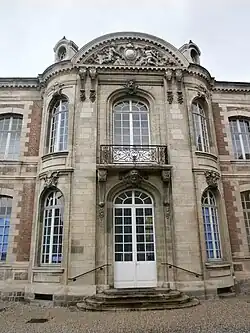 Abbaye Saint-Jean-des-Prémontrés&nbsp;[fr] (18th century, historic monuments, 1992).