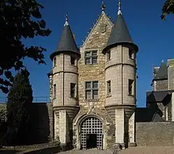 The châtelet controls access to the inner wards
