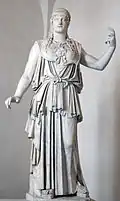 statue féminine en marbre
