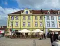 Facades of Nr.15 (yellow hue, left) and 17 (blue hue, right)