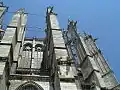 Lateral supports of flying buttresses