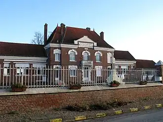 The town hall in Bernes