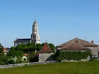 A general view of Bertric-Burée
