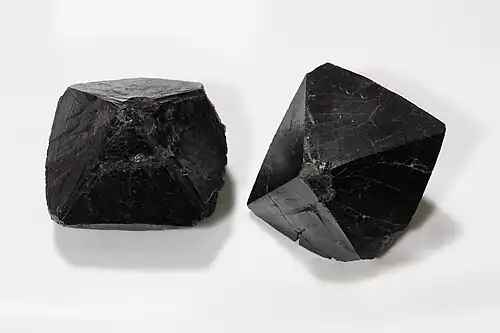 Image 65Cassiterite, by Alchemist-hp (from Wikipedia:Featured pictures/Sciences/Geology)