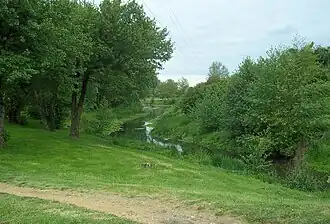 The Auneau creek through the town center