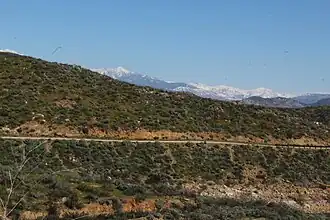 A trail around Diamond Valley Lake