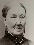 Elizabeth Bell, Verity's aunt who brought him up