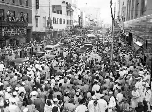 Image 6Soldiers and crowds in Downtown Miami 20 minutes after Japan's surrender ending World War II (1945). (from History of Florida)
