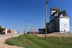 Elevators and businesses along Railway Ave. Fox Valley.