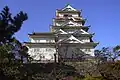 Tenshu, seen from the side.