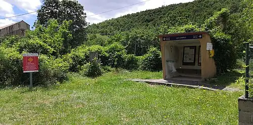Passenger shelter.