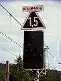 The situation beyond the last picture, speed limit still 20&nbsp;km/h, except for "RT-Fahrzeuge" which are reduced to 15&nbsp;km/h by the Zs3 plate mounted on top of an H/V main signal showing "Stop".