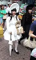 Shiro/White Lolita (left) and Kuro/Black Lolita (right)