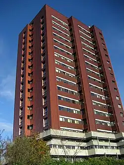 The red Højhus Langenæs.