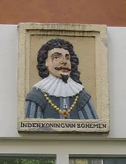 Gable stone commemorating Frederick V of Bohemia, Egelantiersgracht 153–159, Amsterdam