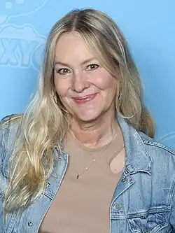 Image of actress Linda Larkin, speaking voice of Princess Jasmine, addressing an unseen audience at a convention.