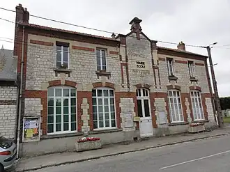 The town hall and school of Lor