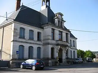 The town hall in Apremont