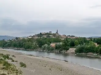 A general view of Mallemort, with the river in the foreground