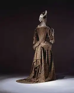 Mantua, back view