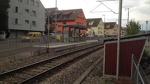 Single side platform with shelter
