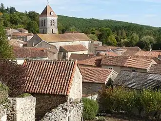 The church and surroundings in Nanteuil-en-Vallée