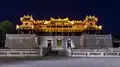 Ngọ Môn at night.