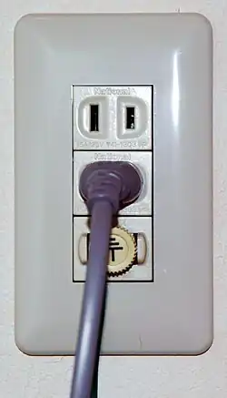 Japanese Class&nbsp;II polarized sockets with earth post, for a washing machine (similar to NEMA&nbsp;1-15)