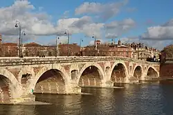 Its arches in the shape of a basket-handle (i.e. wider than high) allow less piles and/or a more moderate gradient.