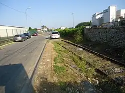 On the left, the location of the Verneuil tramway; on the right, the location of Verneuil station and, in the foreground, the tracks that connected the two.