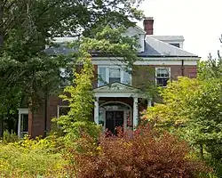 22 Round Hill Road, Northampton, MAs. Built 1909. Colonial Revival.