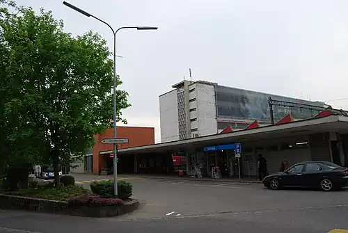 Boxy single-story station building