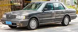 Toyota Crown 3.0 Royal Saloon (JZS133, China), 5 stripes grill.
