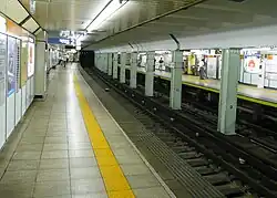 The platforms in July 2008, with platform 2 on the left and platform 1 on the right